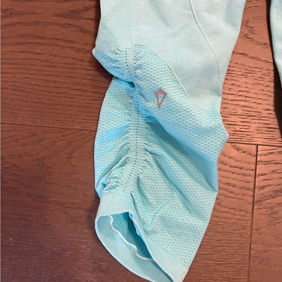 Ivivva by Lululemon aqua girls crops sz 12 with rouging new - Picture 2 of 4